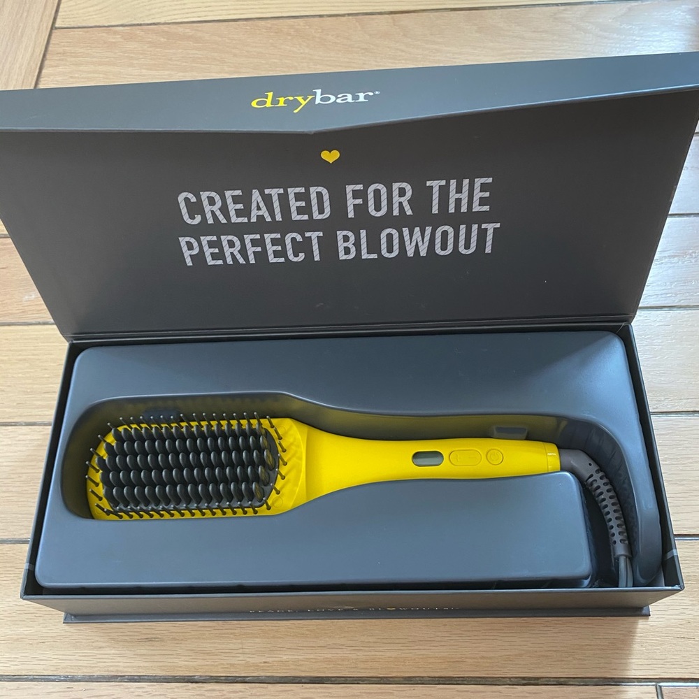 NEW DryBar The Brush Crush- Heat Straightening